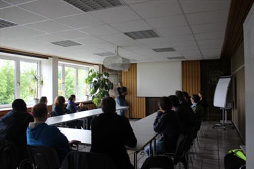 Studierende im Kraftwerk